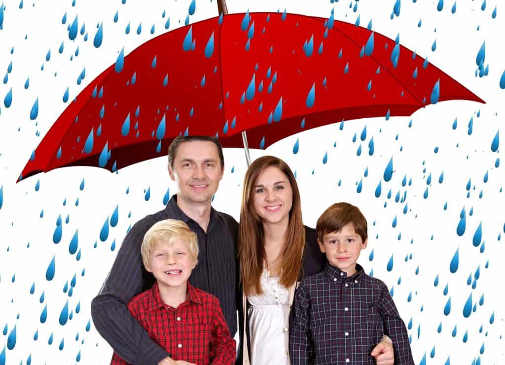 משפחה מתחת למטריה 